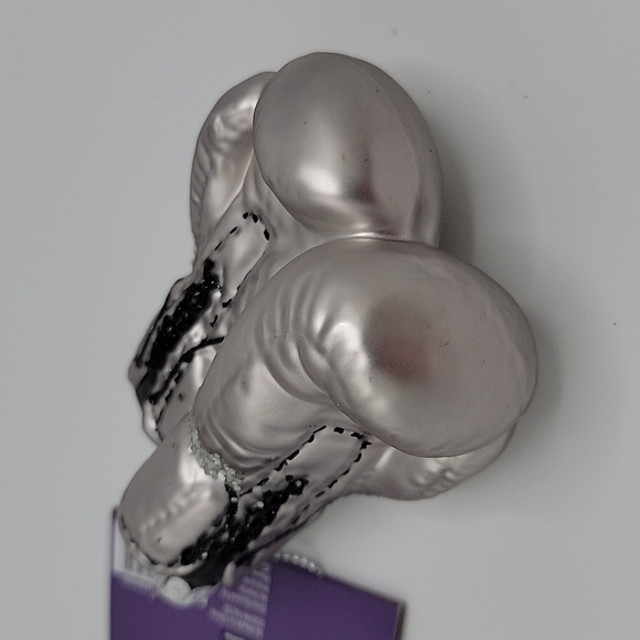 New 2 Blown Glass Laila Ali Silver W/ Glitter Boxing Glove Ornament 3" - Picture 10 of 10